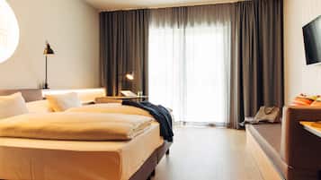 Habitación doble estándar | Ropa de cama de alta calidad y caja de seguridad en la habitación