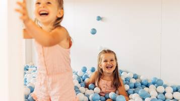 Kawasan main kanak-kanak – tertutup