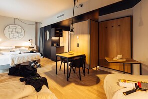 Luxe beddengoed, een kluis op de kamer, een bureau