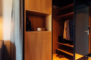 Literie de qualité supérieure, coffres-forts dans les chambres, bureau