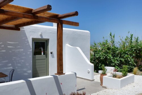 Traditional Mykonos style Studio with Private Terrace and Garden
