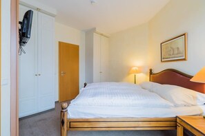 1 bedroom, iron/ironing board, Internet, bed sheets