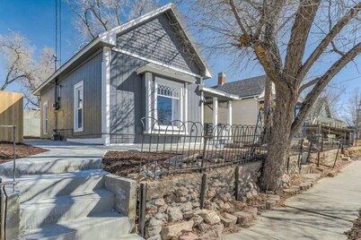 Station 130! Cozy Downtown Home w/ Fire Pit