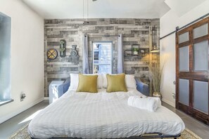 1 habitación, tabla de planchar con plancha, wifi y ropa de cama