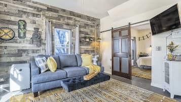 1 slaapkamer, een strijkplank/strijkijzer, reisbedje, wifi