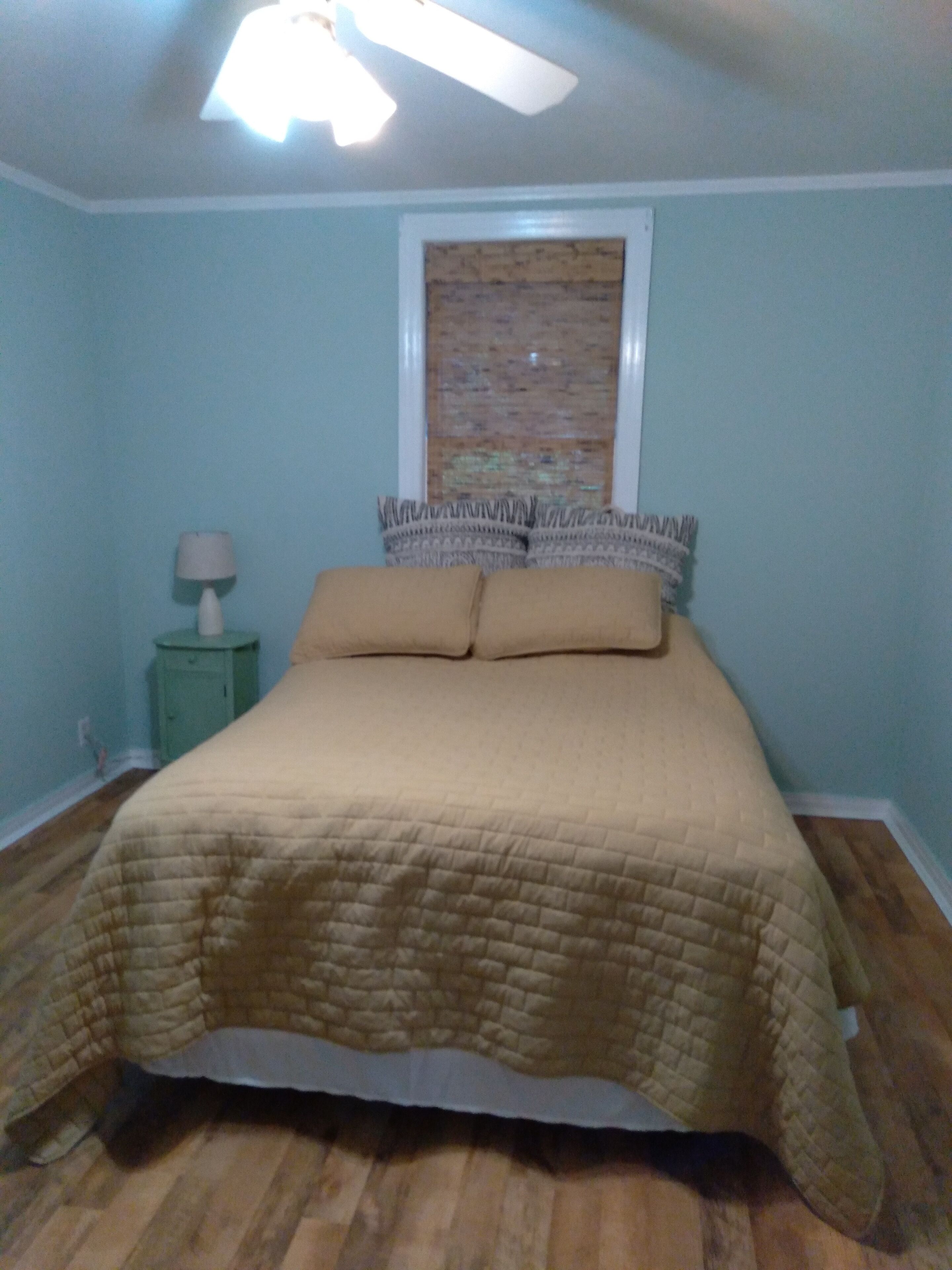 1 mile from Hospital and shopping