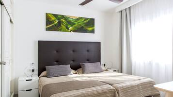 4 bedrooms, iron/ironing board, free WiFi
