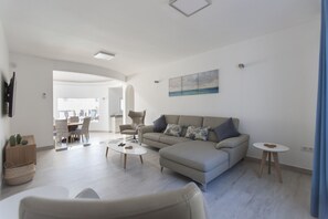 TV, DVD player - Villa Apollo/Aphrodite (Tias)