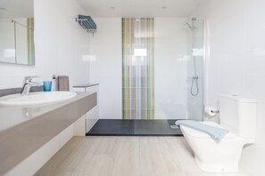 Een douche, een haardroger