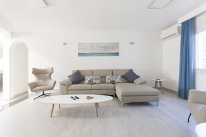 TV, DVD player - Villa Apollo/Aphrodite (Tias)