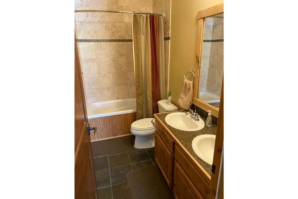 2 bed/2 bath condo w/views near Silver Mountain