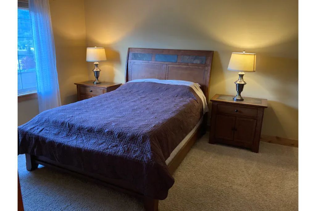 2 bed/2 bath condo w/views near Silver Mountain