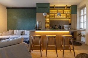 Smart TV, fireplace, books, printers - Mougins Collection - House in the heart of the Old Village, view of the Southern Alps (Mougins)