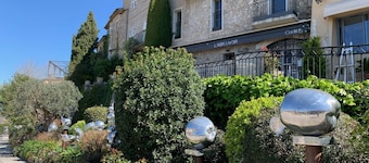 Mougins Collection - House in the heart of the Old Village, view of the Southern Alps