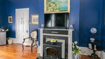 Suite | 1 kamar tidur, seprai antialergi, dan didekorasi berbeda-beda