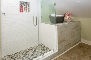 Rose Suite | Bathroom | Deep soaking tub, hair dryer, towels, soap - Adams League Historic Inn (Galveston)
