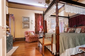 Fleur-De-Lis Suite