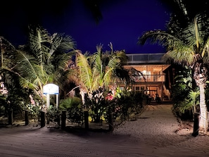 Exterior - BLUE MANGO: Tropical Seclusion Steps from the Beach (Captiva)