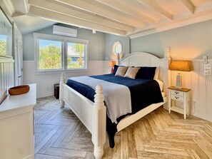 5 bedrooms, travel cot, free WiFi, bed sheets - BLUE MANGO: Tropical Seclusion Steps from the Beach (Captiva)