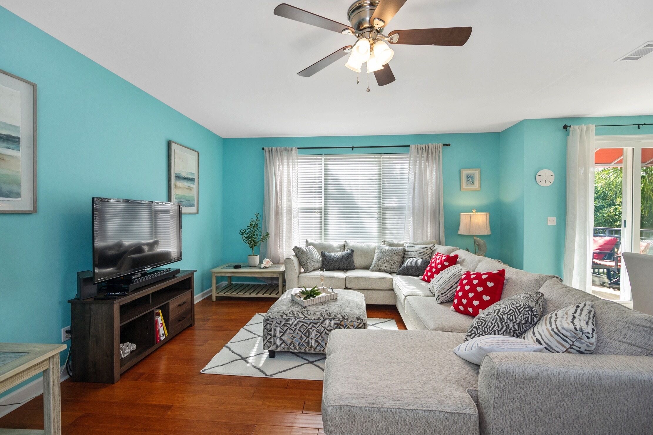 Beach House on the golf course + pool!