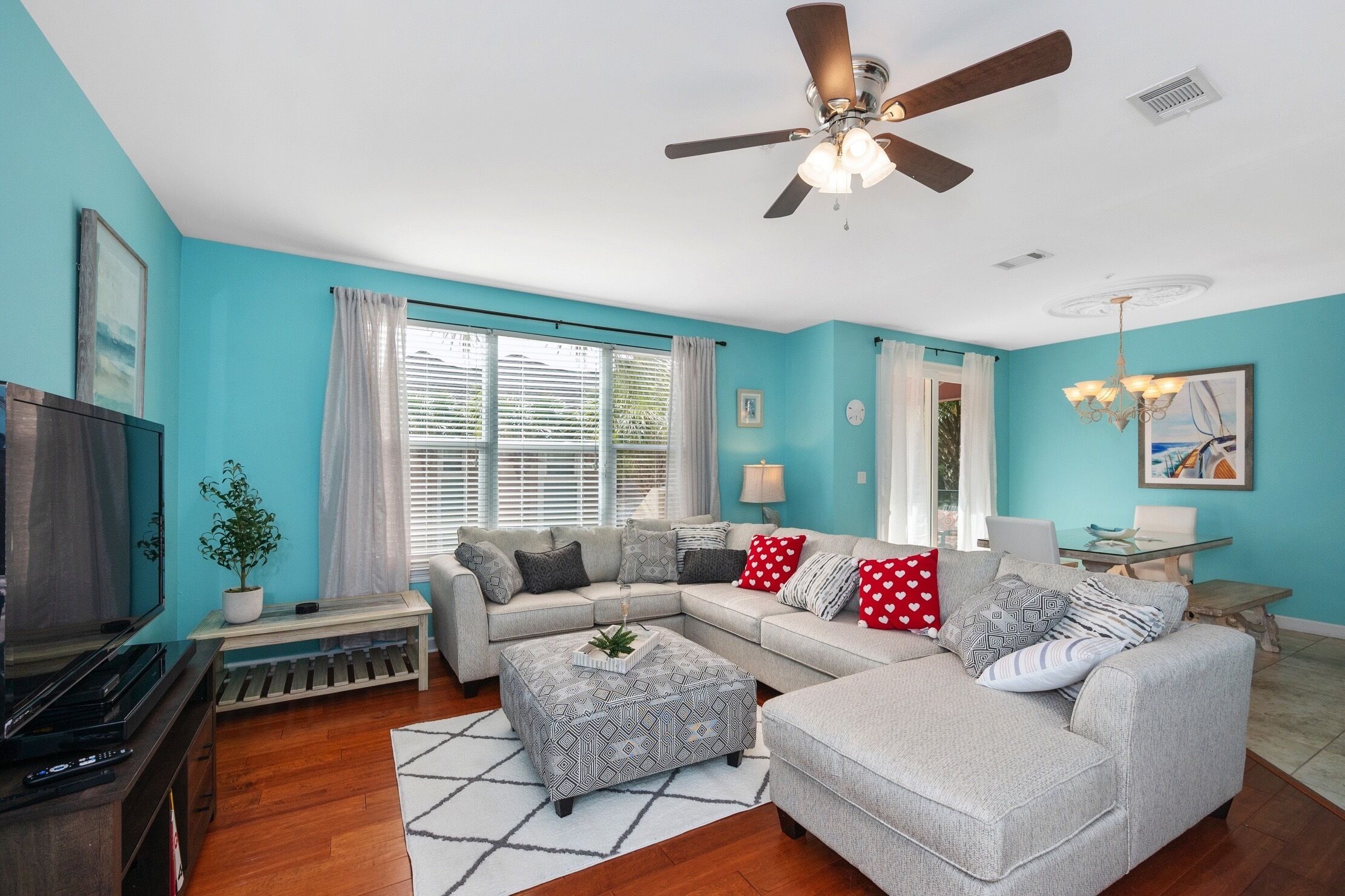 Beach House on the golf course + pool!