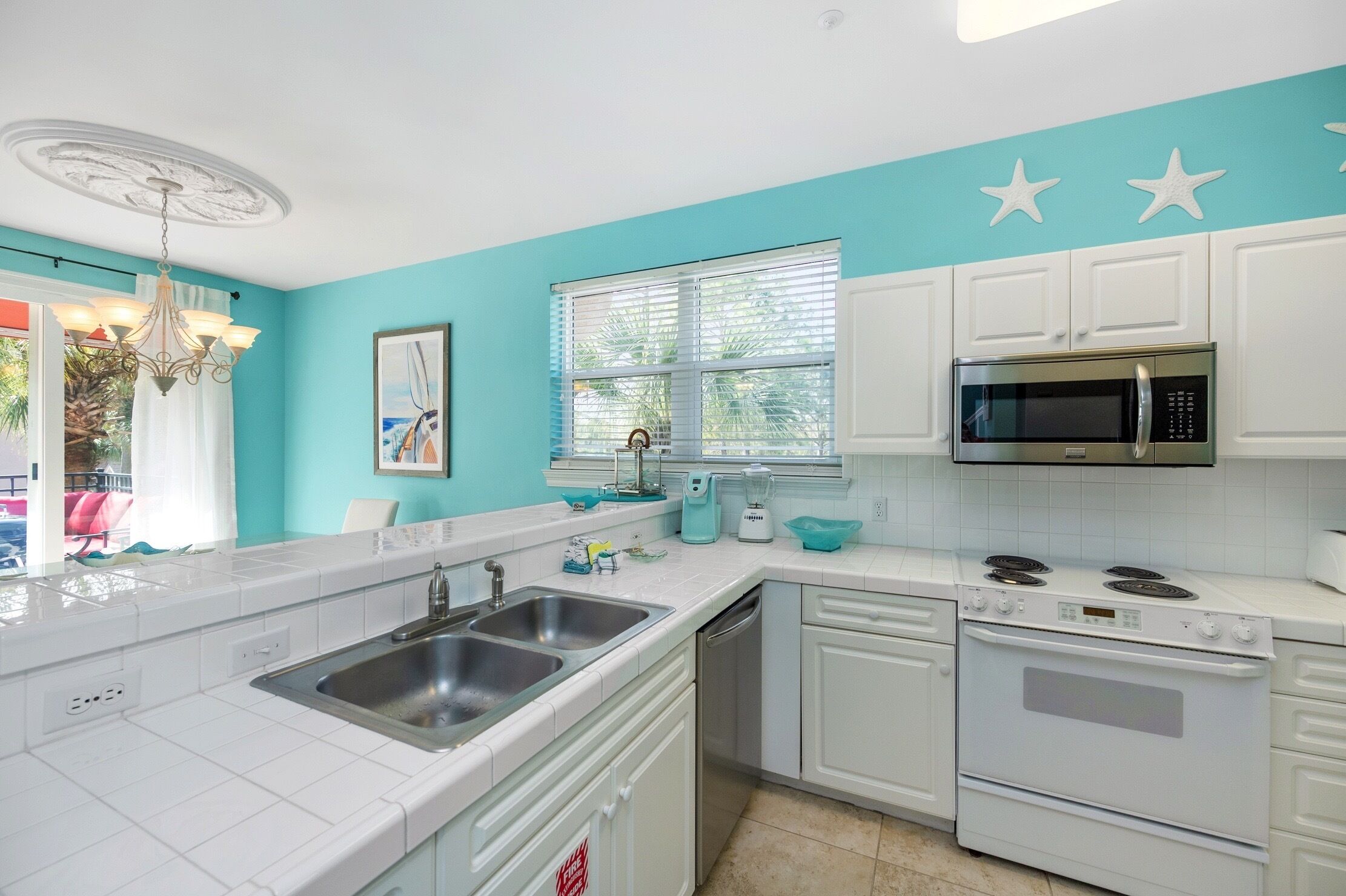 Beach House on the golf course + pool!