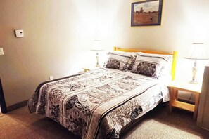 2 bedrooms, free WiFi, bed sheets - Great Conway Location! Shop Eat Hike Swim (North Conway)