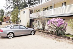 Exterior - Great Conway Location! Shop Eat Hike Swim (North Conway)