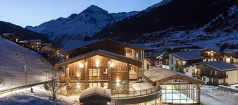 Bis 50m skipiste, fitness, schwimmbad, sauna, hammam, balkon, kamin oder ofen für holz, fernseher
