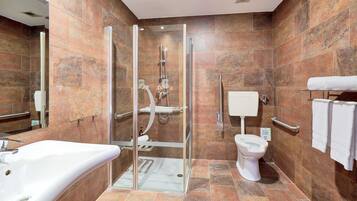 Habitació executiva, 1 dormitori | Bany | Tovalloles, sabó, xampú i paper higiènic