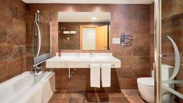 Junior kamer, 1 slaapkamer | Badkamer | Handdoeken, zeep, shampoo, toiletpapier