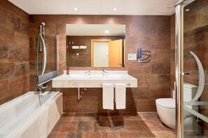 Kamar Junior, 1 kamar tidur | Kamar mandi | Handuk, sabun, sampo, dan tisu toilet