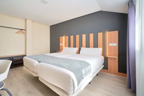 Executive Room, 1 Bedroom | Desk, laptop workspace, blackout curtains, free WiFi - Smart Hotel La Sagra (Yuncos)