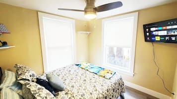 3 多间卧室、免费 WiFi、床单