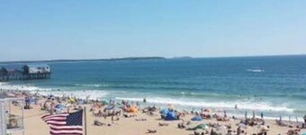 Updated 2 BD cottage. 10 min walk to Pier & Beach