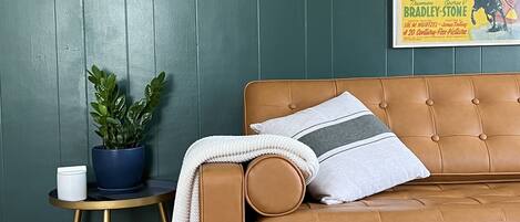 Smart TV, fireplace, offices, computer monitors