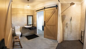 Hair dryer, towels - Black Stilt Retreat, STUNNING luxury property (Twizel)