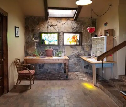 Honey's Suite at The Sage Guesthouse formerly the 19th Hole