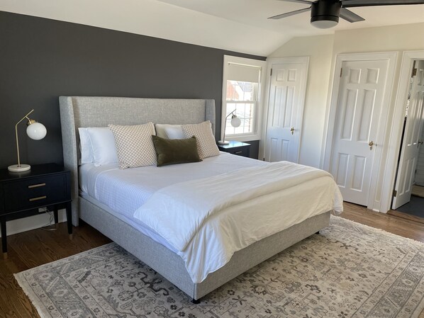 4 bedrooms, desk, iron/ironing board, travel cot