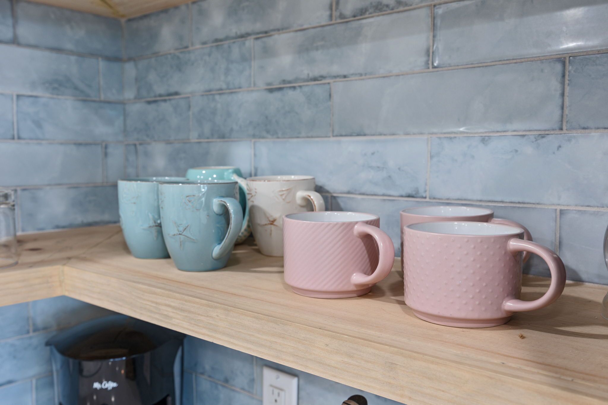 Happy colored dishes add to the beauty vibe. 