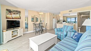Condo (The Summit 614) | Fachada