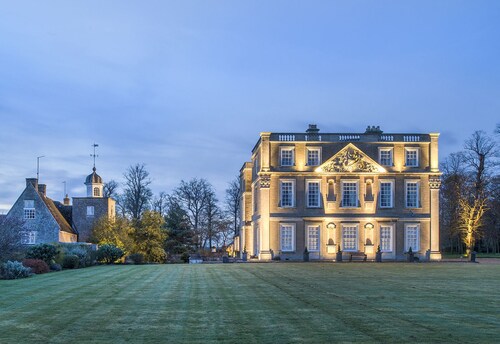 Hinwick House-Luxurious Country House & Estate
