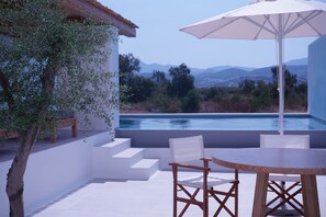 Outdoor dining - Alio Suite with private swimming pool (Νάξος)