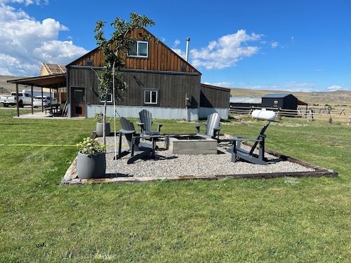 Guesthouse Farm Stay Near the Madison River!