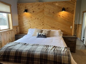 2 bedrooms, iron/ironing board, travel cot, free WiFi - Guesthouse Farm Stay Near the Madison River! (Three Forks)