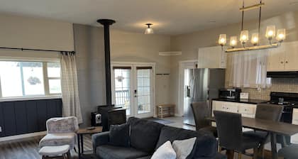 Guesthouse Farm Stay Near the Madison River!