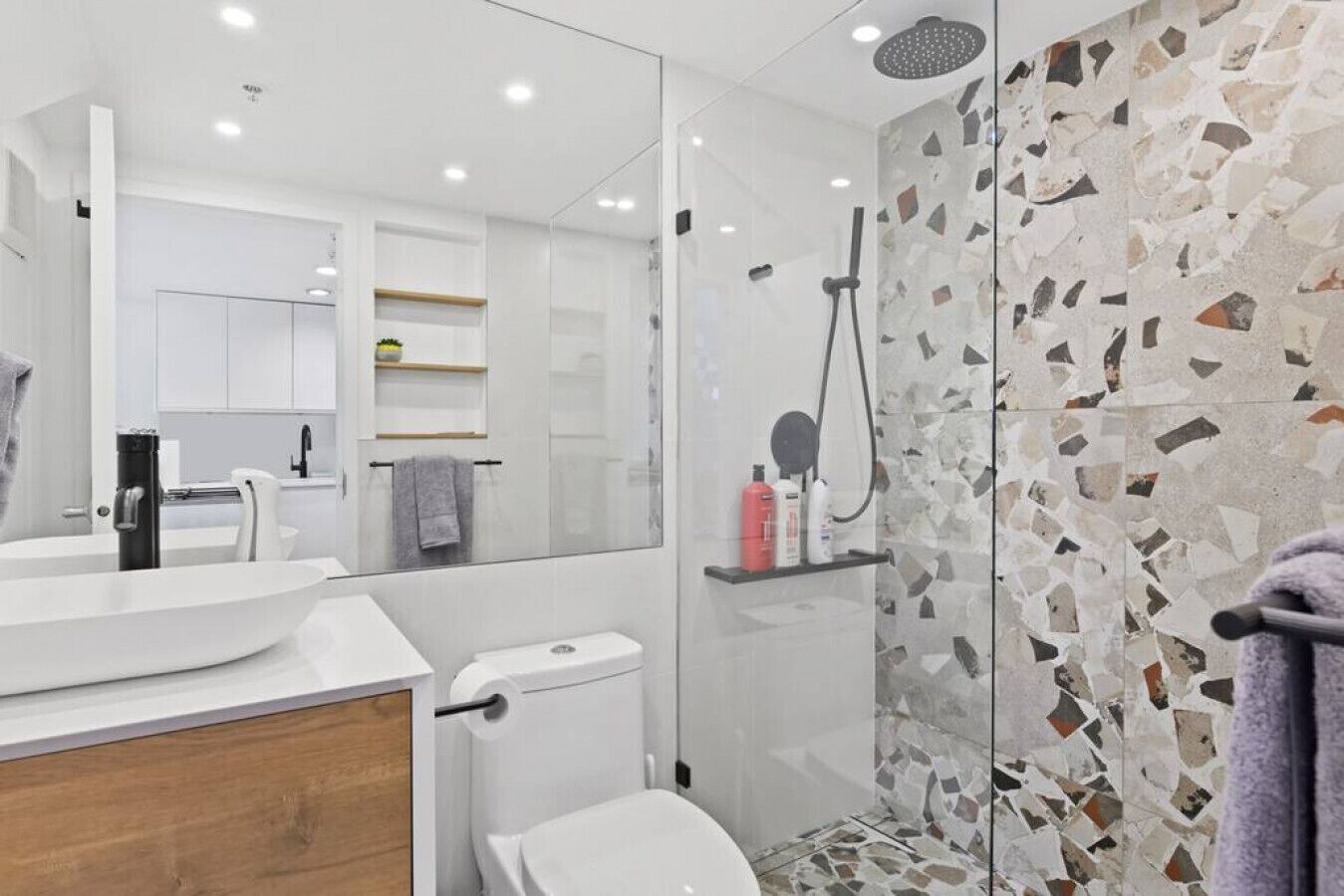 VAN-GOL111 ( NEW) · The Unique Metropolitan Loft