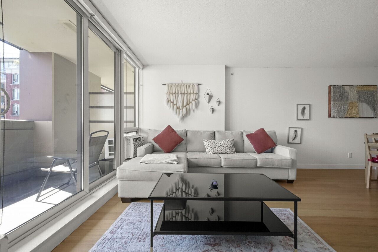 The Charming and Spacious One Bedroom with Parking