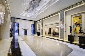 A spacious lobby with a polished floor, a chandelier, and a large painting on the wall. - Count Diamond Hotel (Longli)