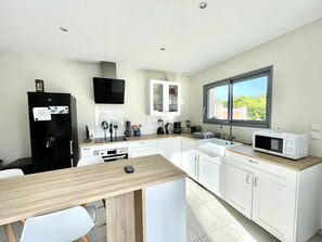 Kühlschrank, Mikrowelle, Ofen, Geschirrspüler